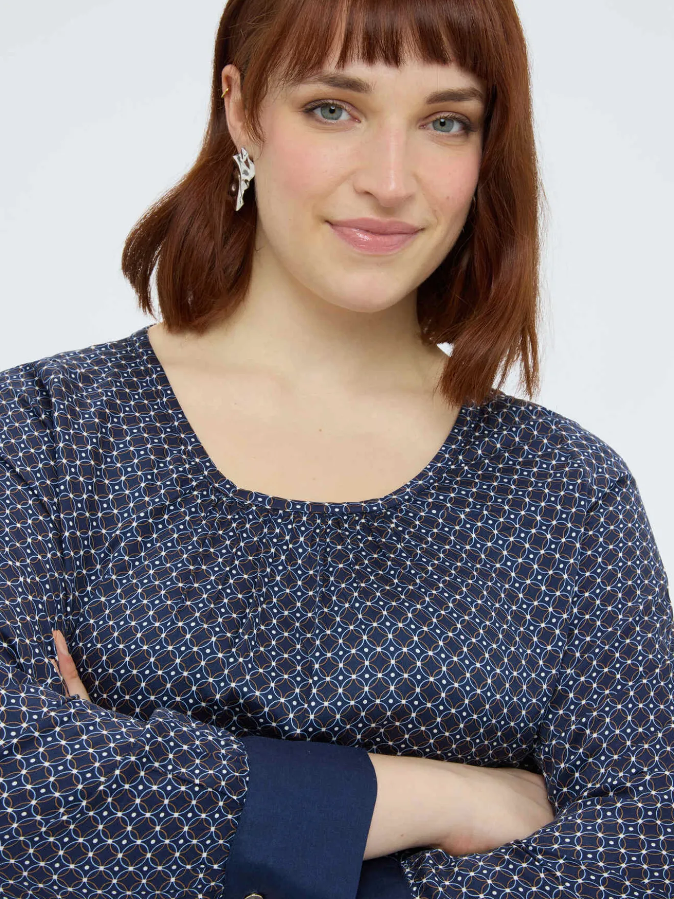Blusa in raso con stampa geometrica