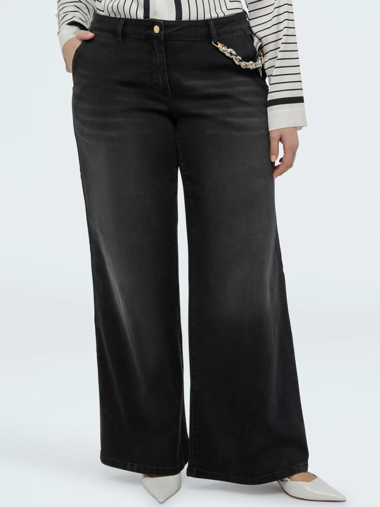 Jeans Wide Leg lavaggio black con charm