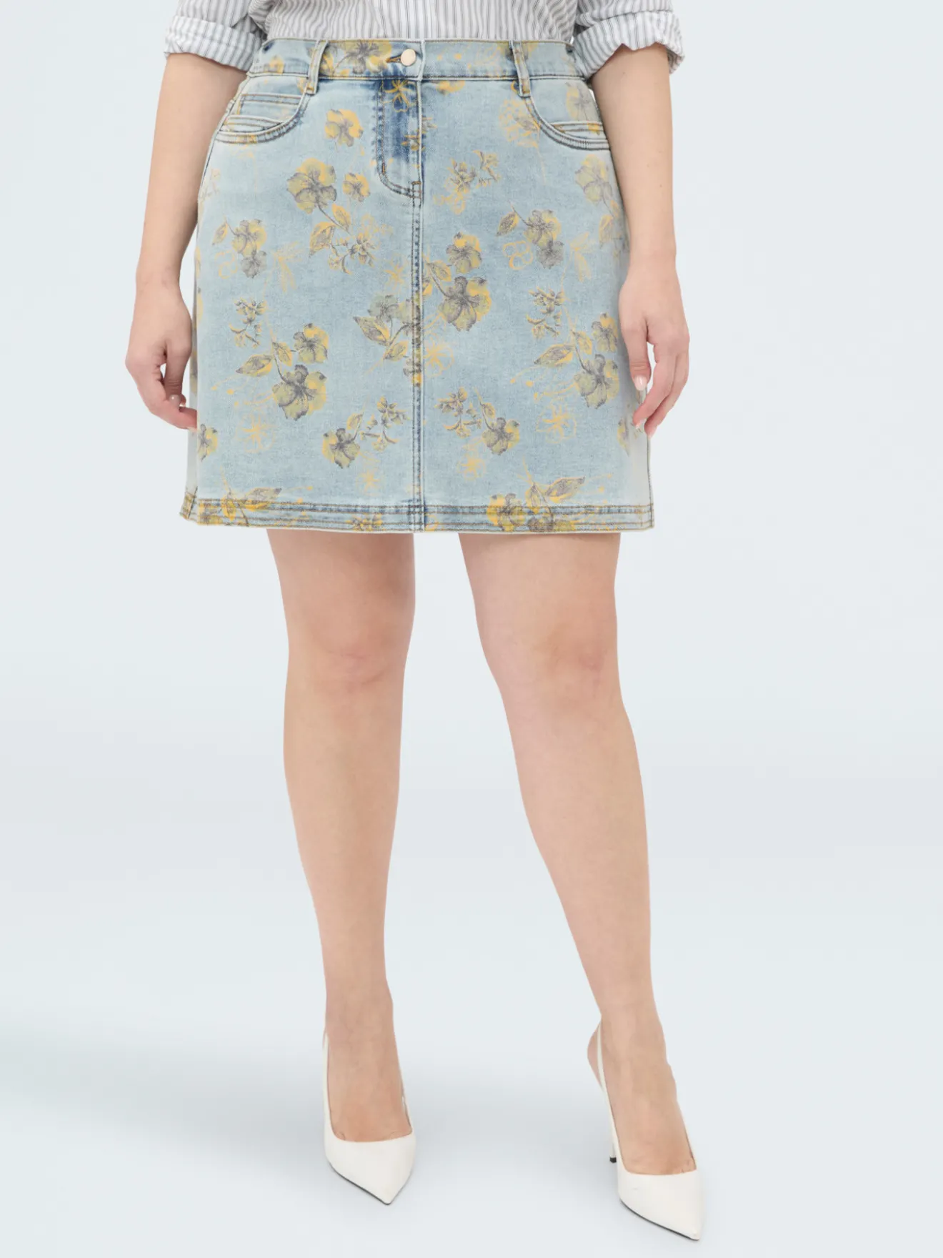 Minigonna in denim con stampa floreale