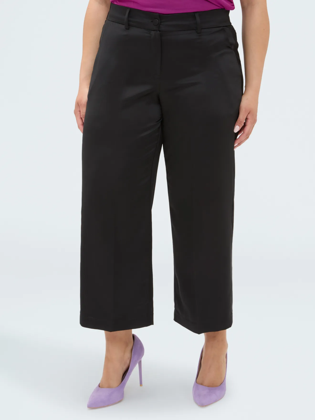 Pantaloni cropped in raso