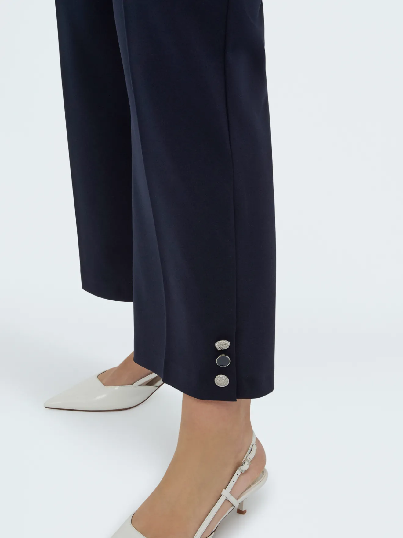 Pantaloni cropped in tessuto stretch