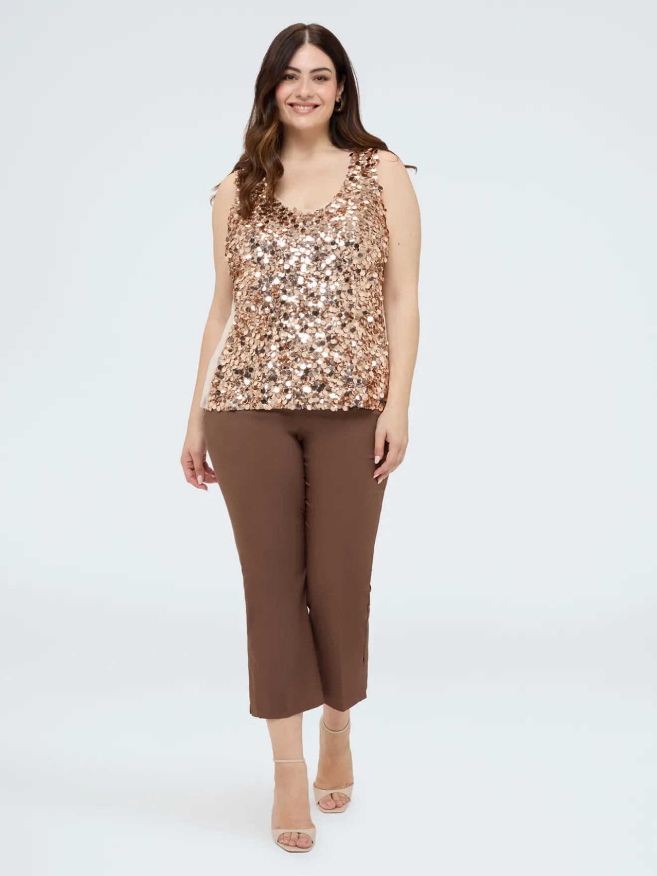 Top con paillettes e scollo a V