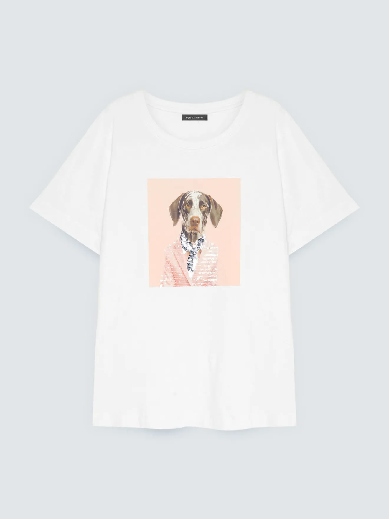 T-shirt cane chic con dettagli luminosi