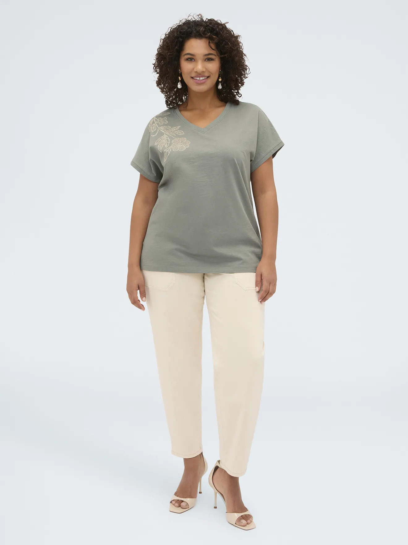 T-shirt in cotone con applicazione floreale