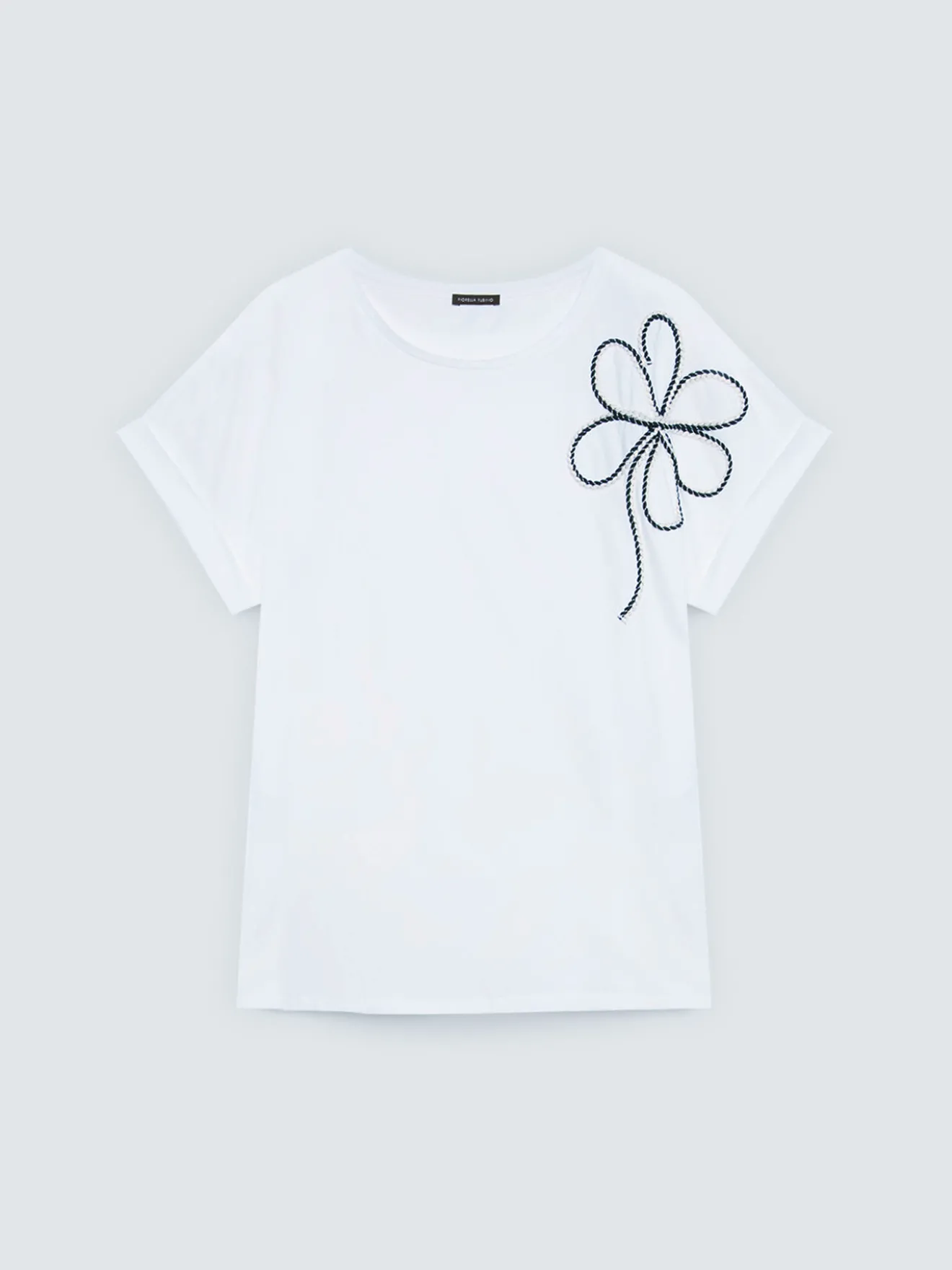T-shirt in cotone con ricamo floreale